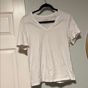 Universal Thread Cream V-Neck Short Sleeve Tee